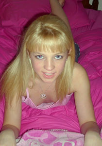 Domme Perla Lohan Bondage