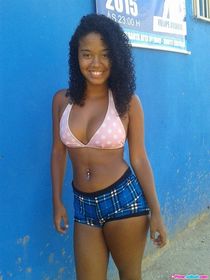 Super sizzling Raven Hart